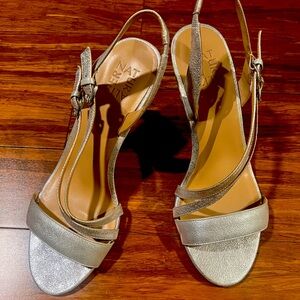 Neutralizer metallic sandles